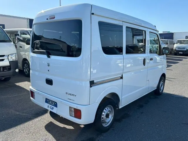 エブリイバン（スズキ）の車両写真