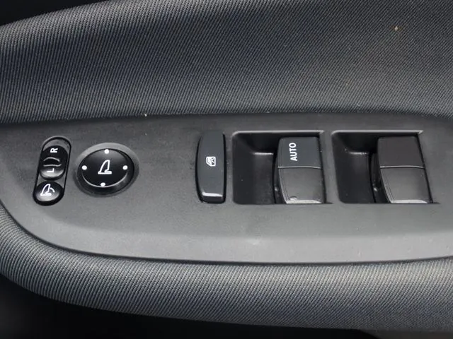 フィット　ｅ：ＨＥＶ（ホンダ）の車両写真