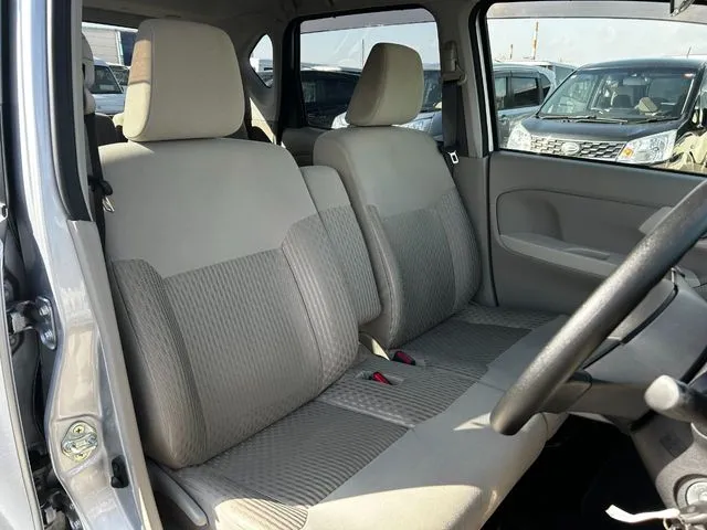 ムーヴ（ダイハツ）の車両写真