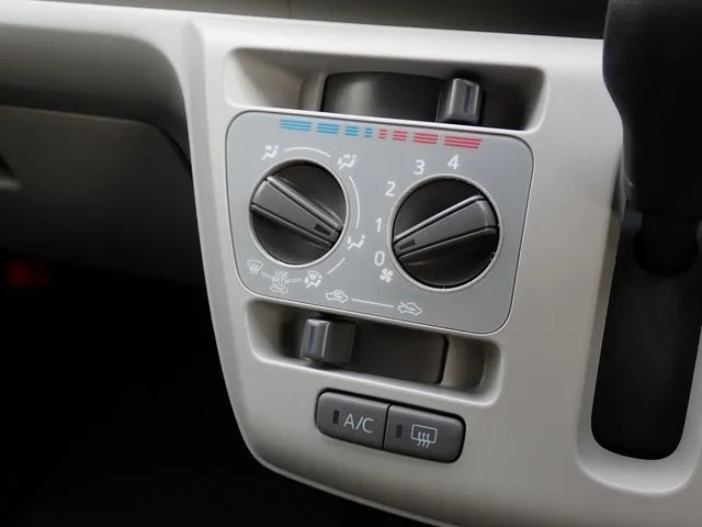 ミラ イース(ダイハツ)の車両写真