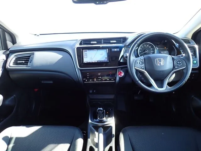 グレイス　ハイブリッド（ホンダ）の車両写真