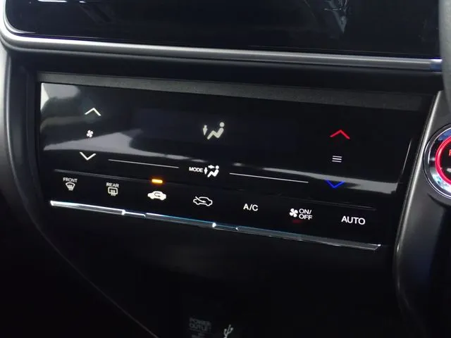 グレイス　ハイブリッド（ホンダ）の車両写真