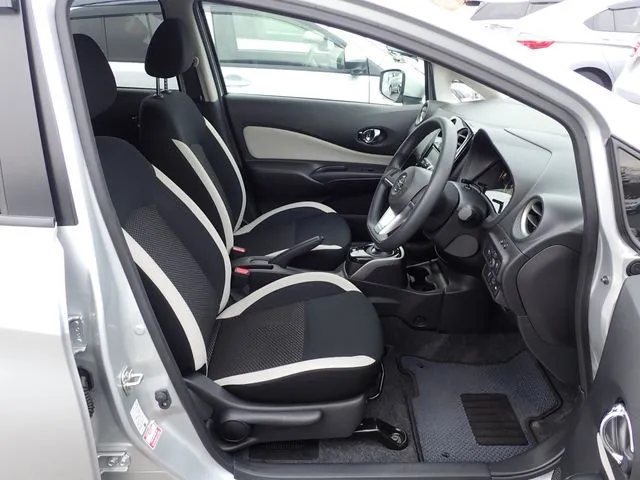 ノート（ニッサン）の車両写真