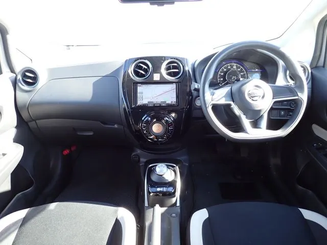 ノート（ニッサン）の車両写真