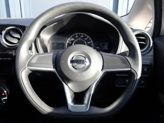 ノート(ニッサン)の車両写真