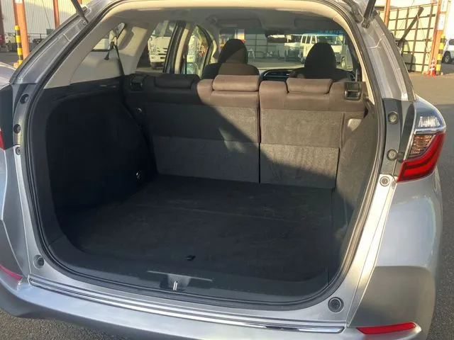 シャトル　ハイブリッド（ホンダ）の車両写真