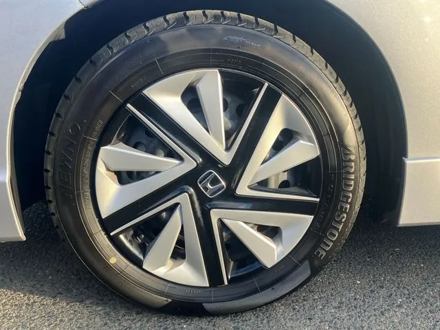 シャトル　ハイブリッド（ホンダ）の車両写真