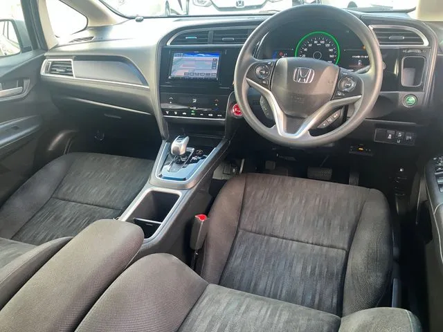 シャトル　ハイブリッド（ホンダ）の車両写真