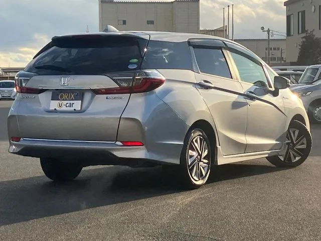 シャトル　ハイブリッド（ホンダ）の車両写真