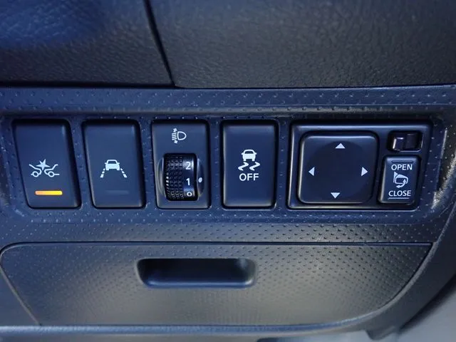 ニッサン　ＮＶ１５０　ＡＤ　４ＷＤ