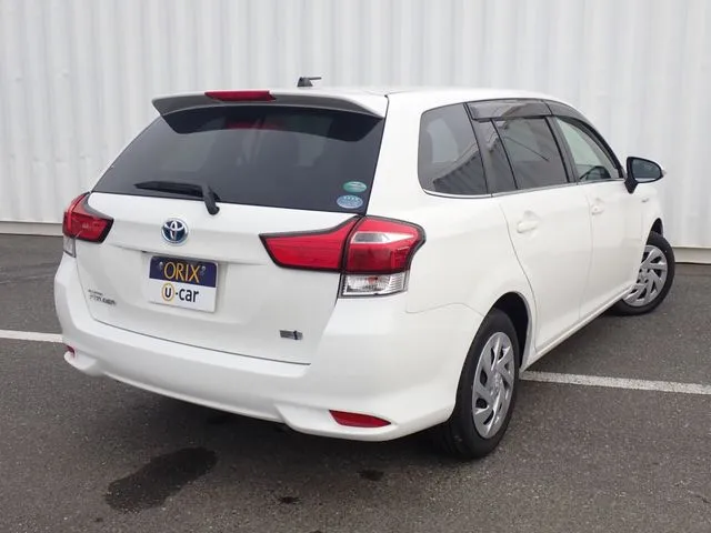 カローラフィールダー　ハイブリッド（トヨタ）の車両写真