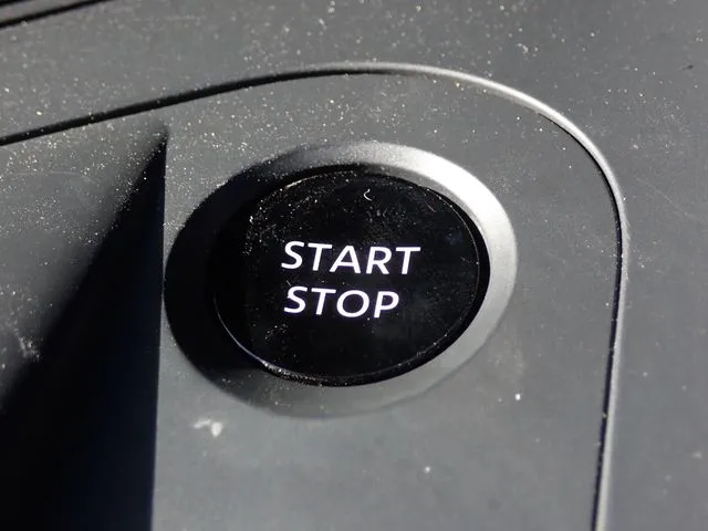 ニッサン　ノート　４ＷＤ