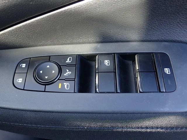 ニッサン　ノート　４ＷＤ