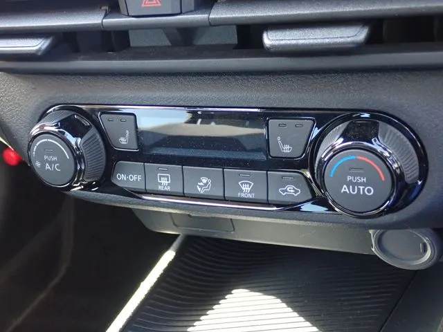 ニッサン　ノート　４ＷＤ