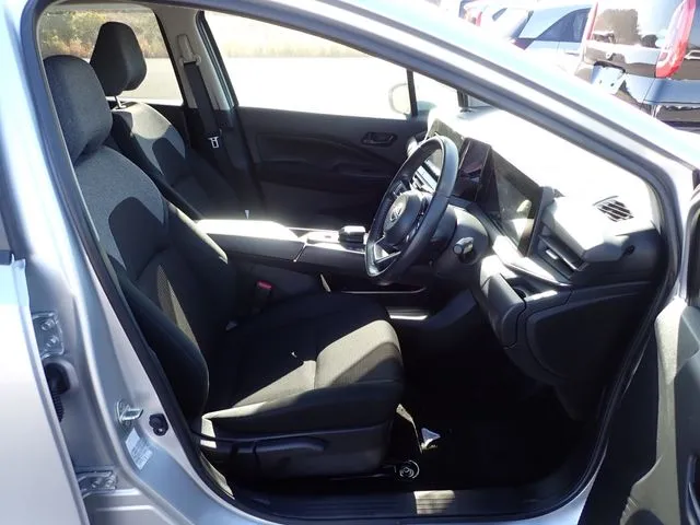 ニッサン　ノート　４ＷＤ