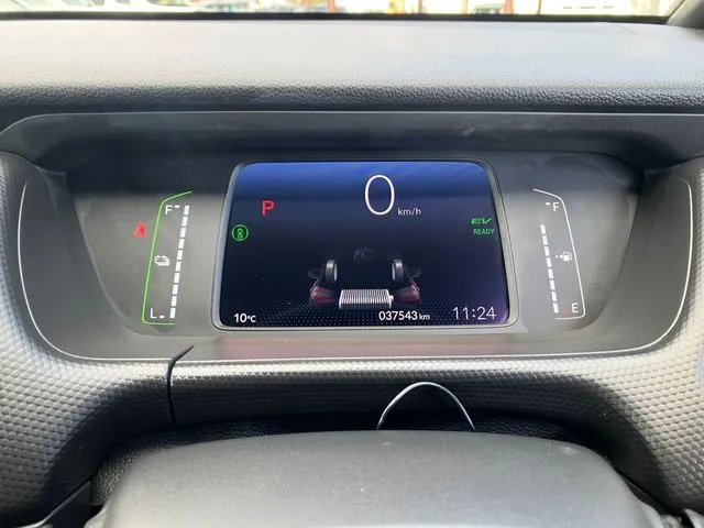 フィット　ｅ：ＨＥＶ　４ＷＤ（ホンダ）の車両写真