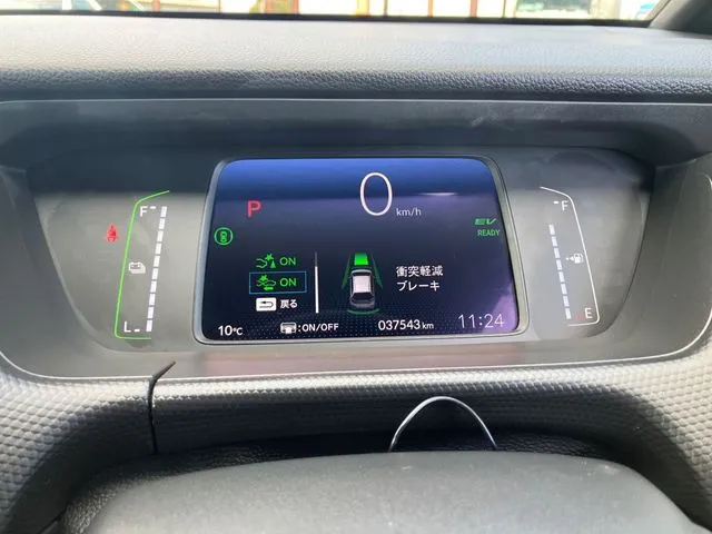 フィット　ｅ：ＨＥＶ　４ＷＤ（ホンダ）の車両写真