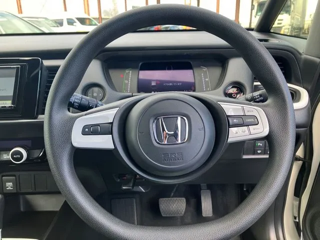 フィット　ｅ：ＨＥＶ　４ＷＤ（ホンダ）の車両写真