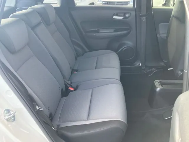 フィット　ｅ：ＨＥＶ　４ＷＤ（ホンダ）の車両写真