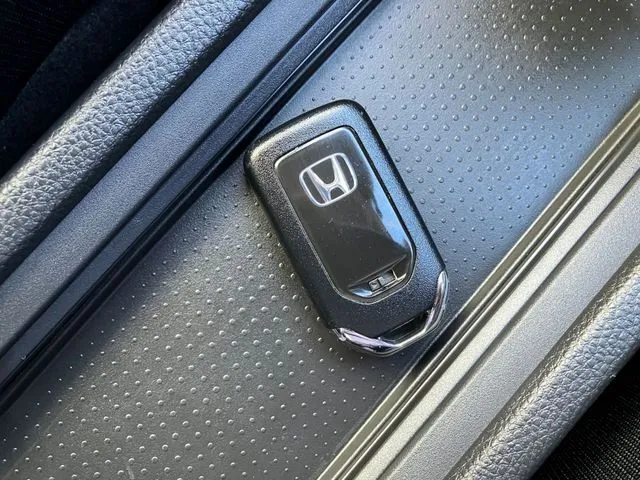 フィット　ｅ：ＨＥＶ　４ＷＤ（ホンダ）の車両写真