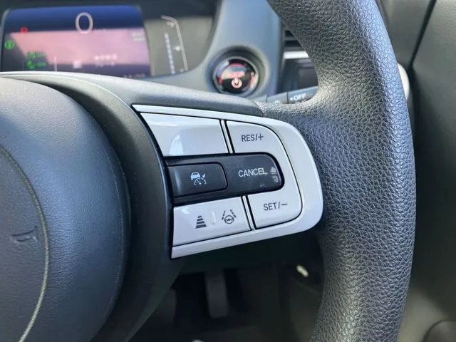 フィット　ｅ：ＨＥＶ　４ＷＤ（ホンダ）の車両写真