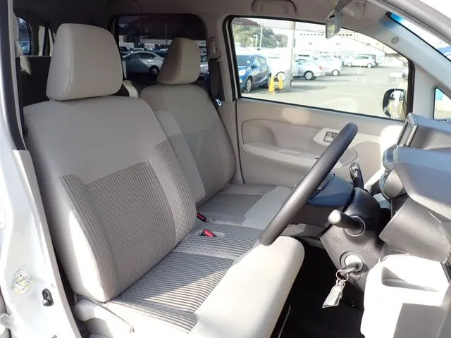 ムーヴ(ダイハツ)の車両写真