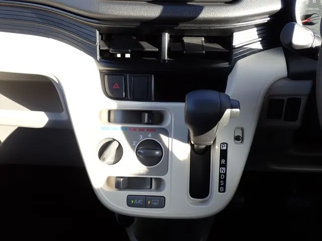 ムーヴ(ダイハツ)の車両写真