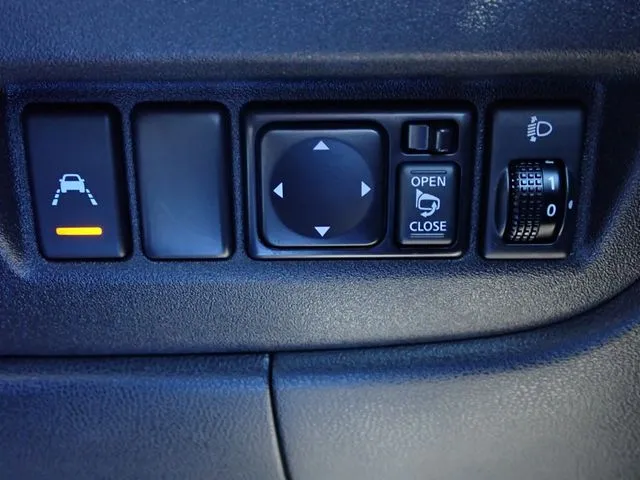 ニッサン　マーチ