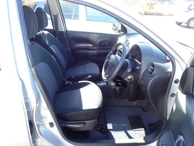 ニッサン　マーチ