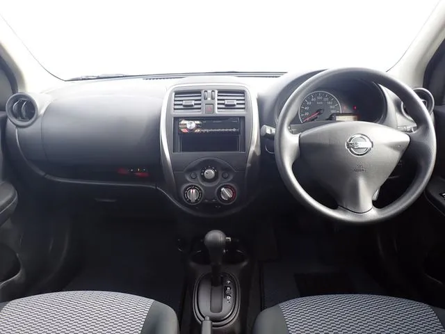 ニッサン　マーチ