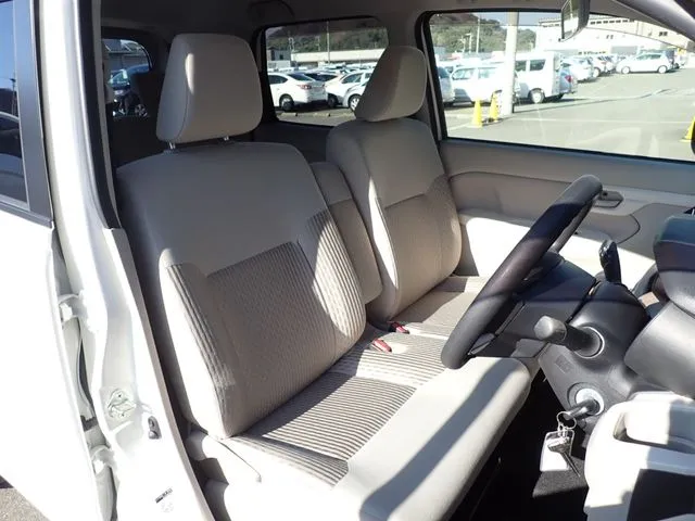 ムーヴ（ダイハツ）の車両写真