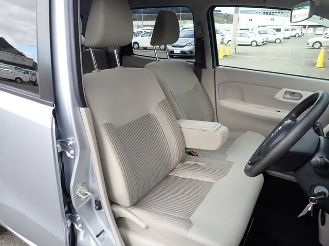 ムーヴ（ダイハツ）の車両写真