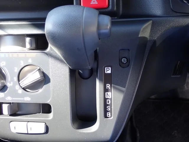 ダイハツ　ミラ　イース