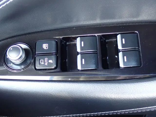 ＭＡＺＤＡ６　セダン（マツダ）の車両写真