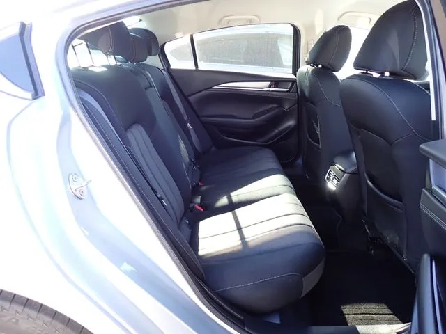 ＭＡＺＤＡ６　セダン（マツダ）の車両写真