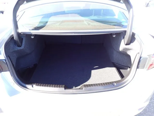 ＭＡＺＤＡ６　セダン（マツダ）の車両写真