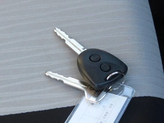 ミラ　イース（ダイハツ）の車両写真