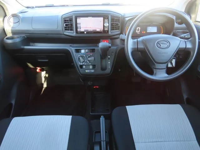 ミラ　イース（ダイハツ）の車両写真