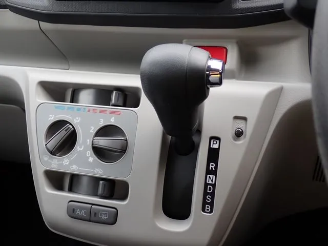 ダイハツ　ミラ　イース