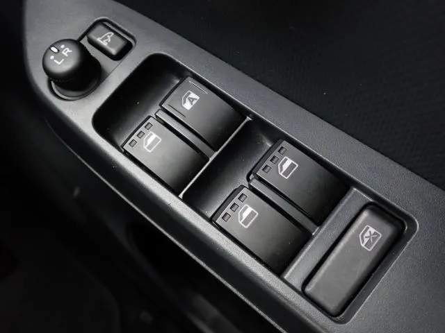 ダイハツ　ミラ　イース