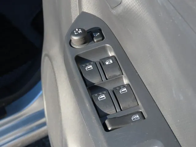 ミラ　イース（ダイハツ）の車両写真