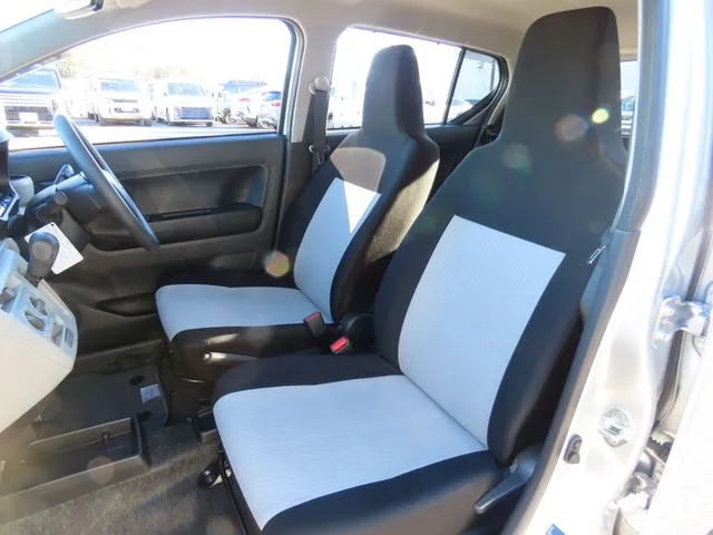 ミラ　イース（ダイハツ）の車両写真