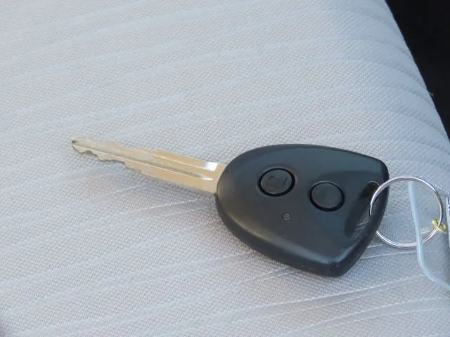 ミラ　イース（ダイハツ）の車両写真