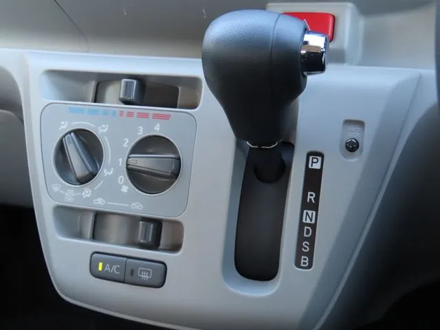 ミラ　イース（ダイハツ）の車両写真