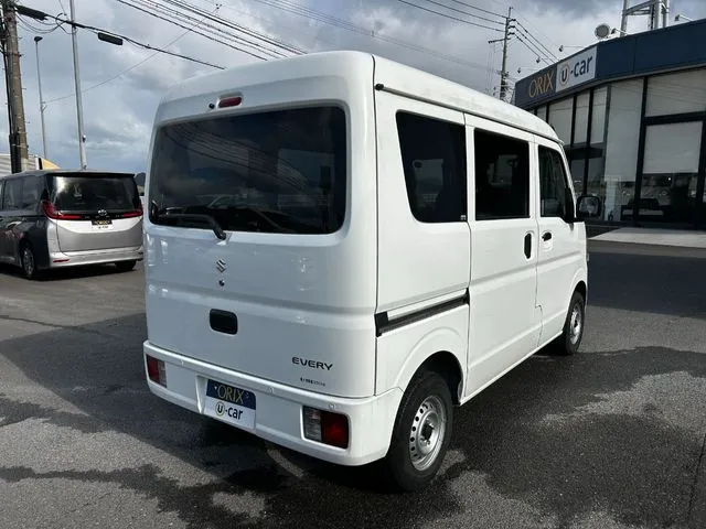 エブリイバン（スズキ）の車両写真