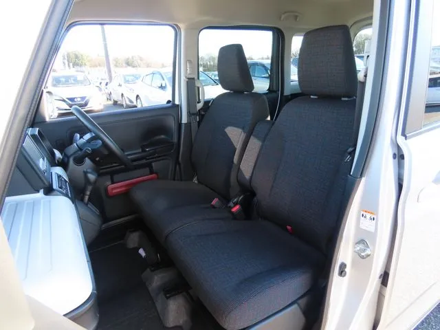 スペーシア（スズキ）の車両写真