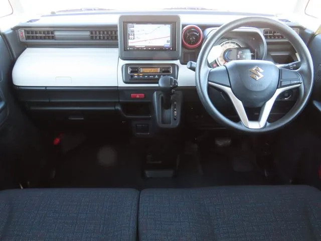 スペーシア（スズキ）の車両写真