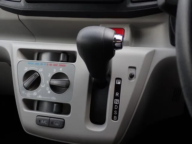 ダイハツ　ミラ　イース