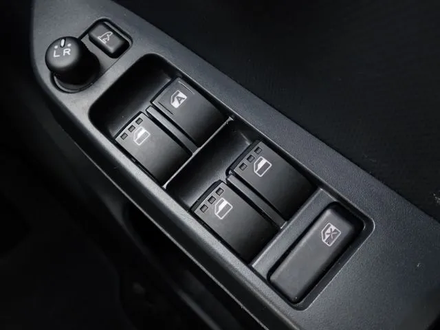 ダイハツ　ミラ　イース