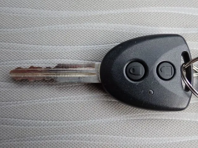 ダイハツ　ミラ　イース